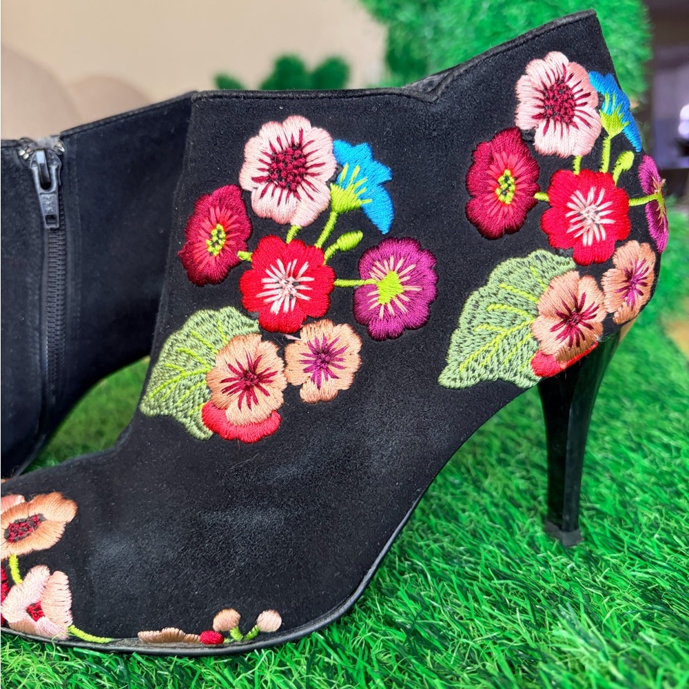 Beverly Feldman Black Floral Heeled Boots